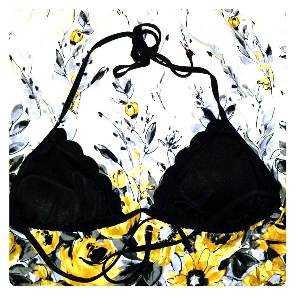 *Final Sale* H&M Scallop Bikini Top